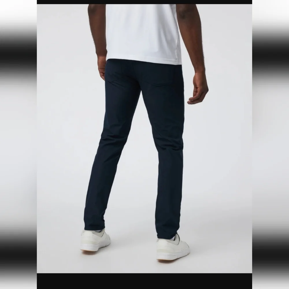Vuori slim fit Men's Navy Chinos 32”